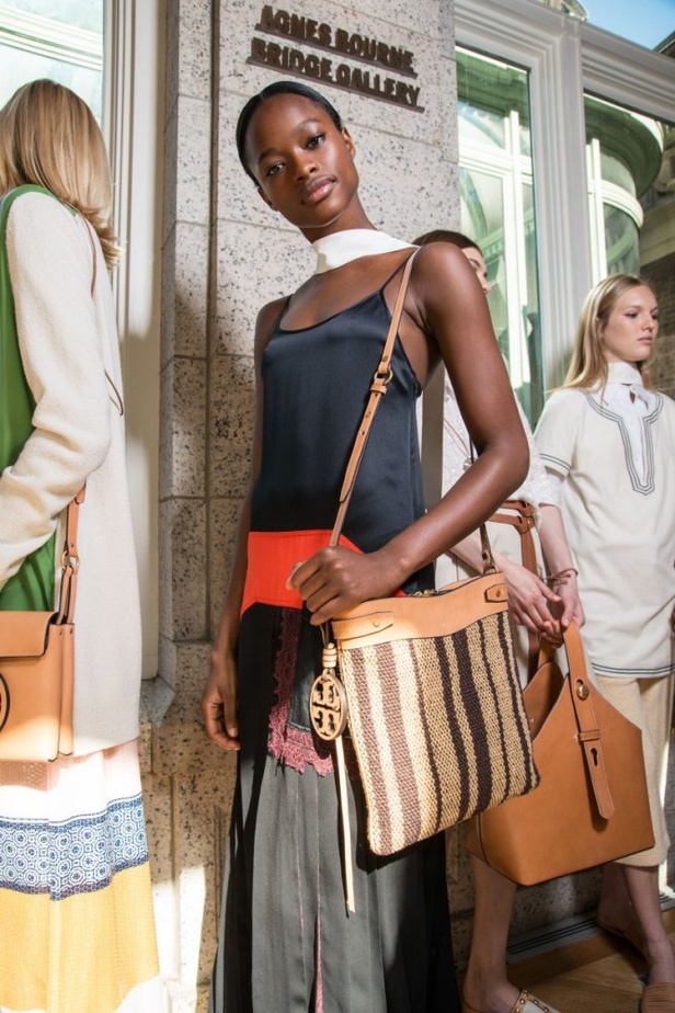 مجموعة دار "توري بورتش" لموسم ربيع وصيف 2018