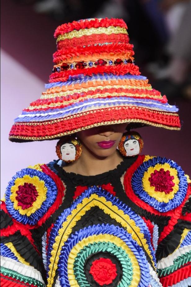 Dolce & Gabbana تجسّد الحبّ والجمّال في مجموعتها لربيع وصيف 2018 