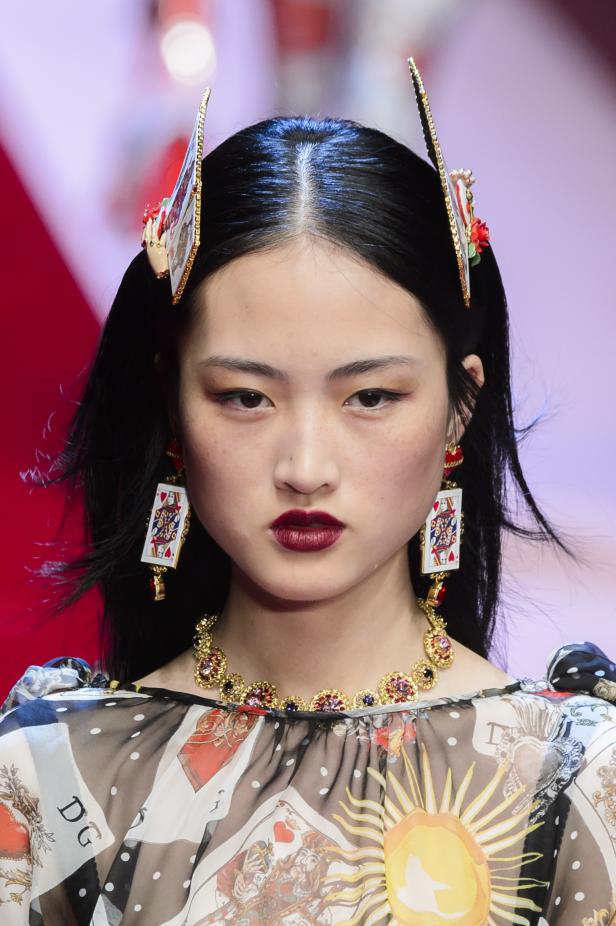 Dolce & Gabbana تجسّد الحبّ والجمّال في مجموعتها لربيع وصيف 2018 