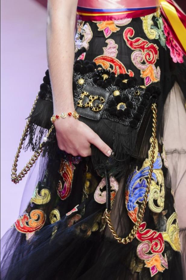 Dolce & Gabbana تجسّد الحبّ والجمّال في مجموعتها لربيع وصيف 2018 