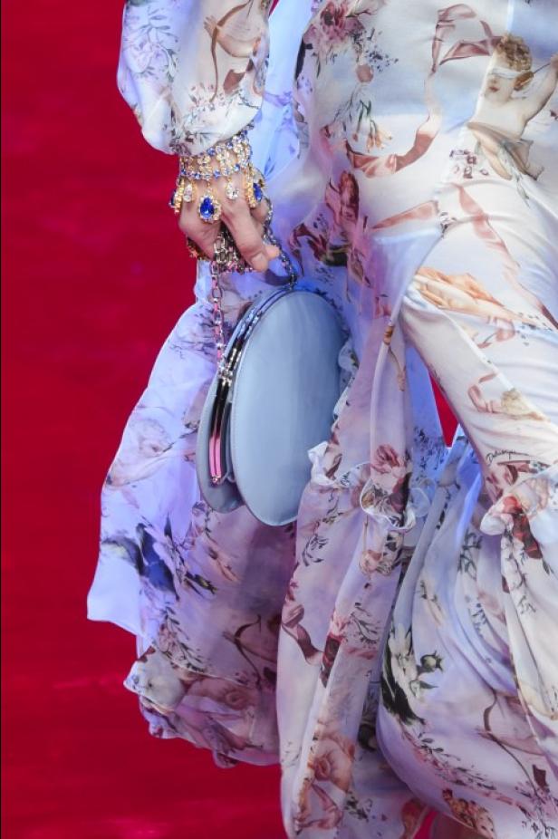 Dolce & Gabbana تجسّد الحبّ والجمّال في مجموعتها لربيع وصيف 2018 