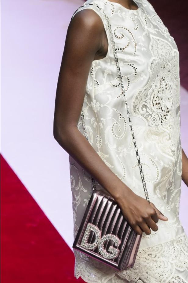 Dolce & Gabbana تجسّد الحبّ والجمّال في مجموعتها لربيع وصيف 2018 