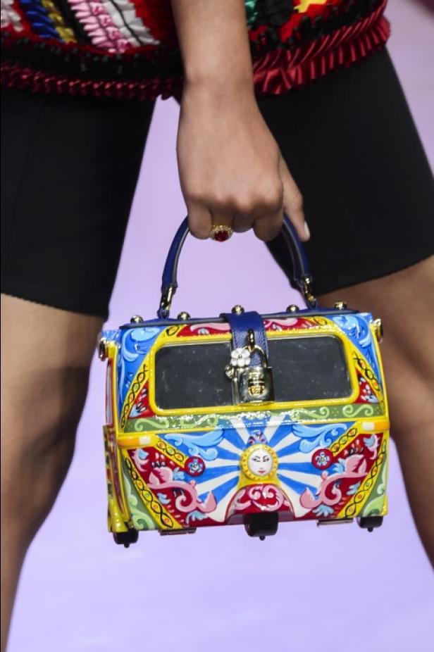 Dolce & Gabbana تجسّد الحبّ والجمّال في مجموعتها لربيع وصيف 2018 