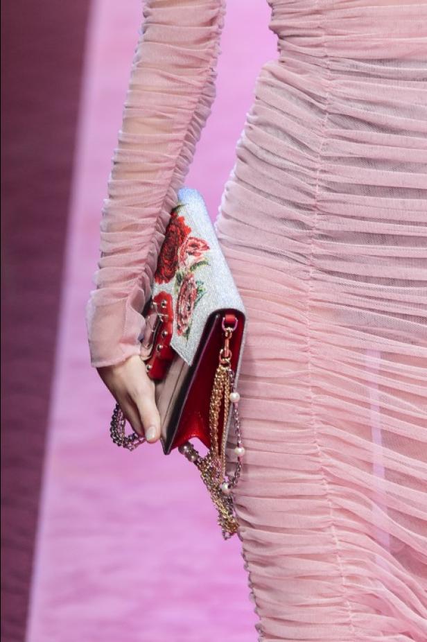 Dolce & Gabbana تجسّد الحبّ والجمّال في مجموعتها لربيع وصيف 2018 