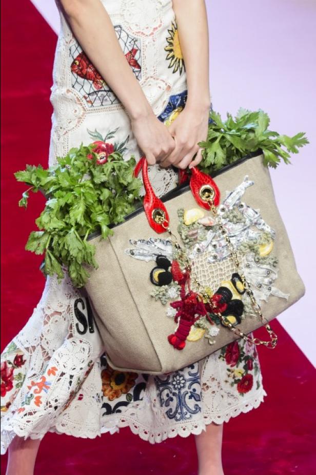 Dolce & Gabbana تجسّد الحبّ والجمّال في مجموعتها لربيع وصيف 2018 