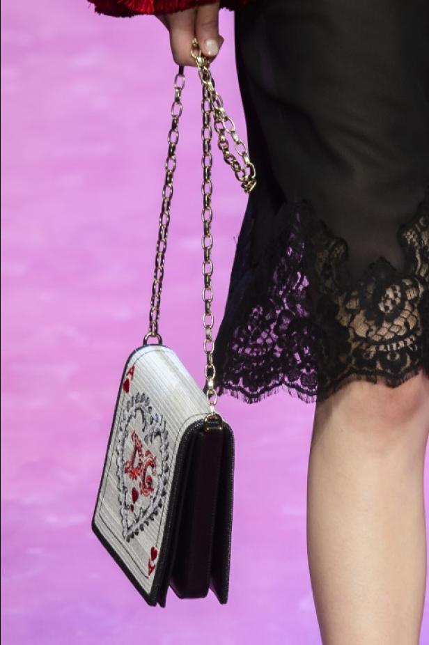 Dolce & Gabbana تجسّد الحبّ والجمّال في مجموعتها لربيع وصيف 2018 