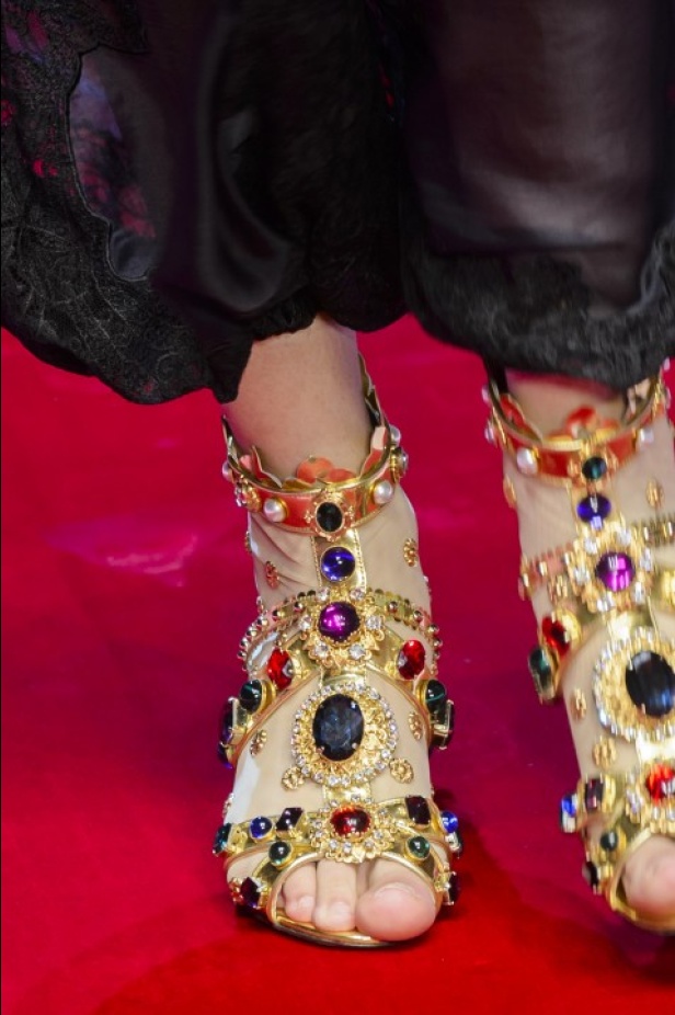 Dolce & Gabbana تجسّد الحبّ والجمّال في مجموعتها لربيع وصيف 2018 