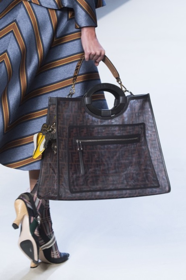 مجموعة Fendi لربيع وصيف 2018 للأزياء الجاهزة !