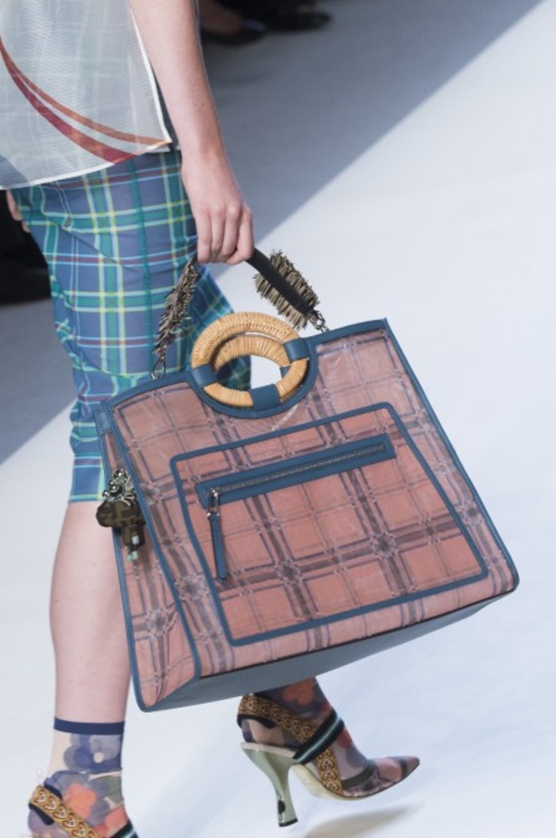 مجموعة Fendi لربيع وصيف 2018 للأزياء الجاهزة !