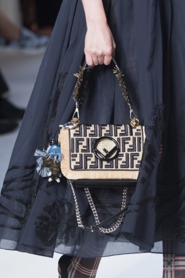 مجموعة Fendi لربيع وصيف 2018 للأزياء الجاهزة !