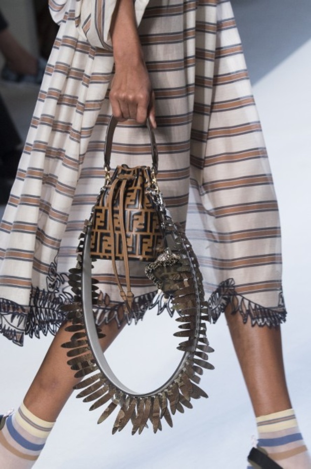 مجموعة Fendi لربيع وصيف 2018 للأزياء الجاهزة !