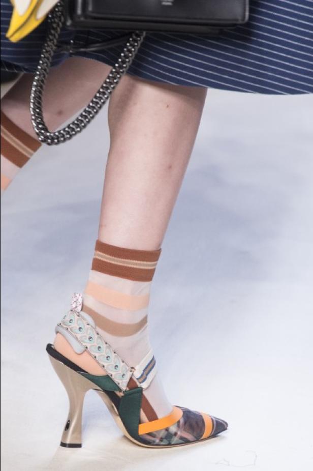 مجموعة Fendi لربيع وصيف 2018 للأزياء الجاهزة !