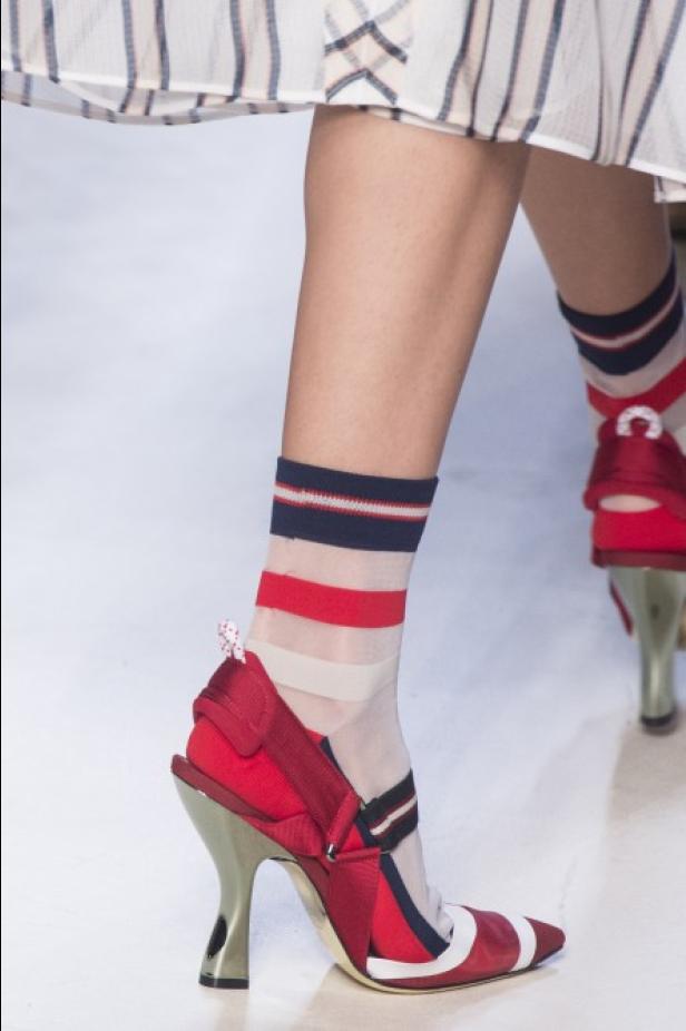 مجموعة Fendi لربيع وصيف 2018 للأزياء الجاهزة !