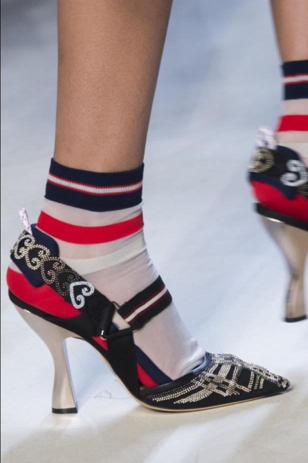 مجموعة Fendi لربيع وصيف 2018 للأزياء الجاهزة !