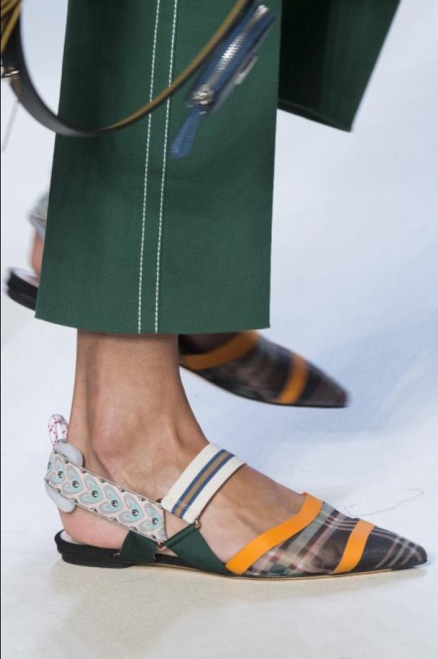 مجموعة Fendi لربيع وصيف 2018 للأزياء الجاهزة !