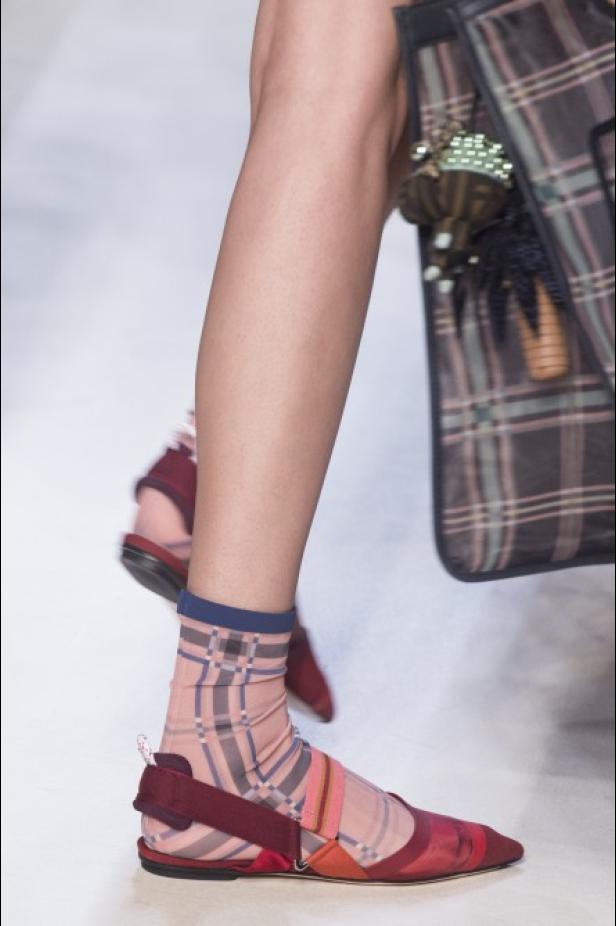 مجموعة Fendi لربيع وصيف 2018 للأزياء الجاهزة !