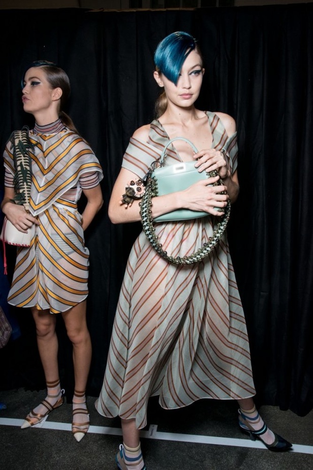 مجموعة Fendi لربيع وصيف 2018 للأزياء الجاهزة !