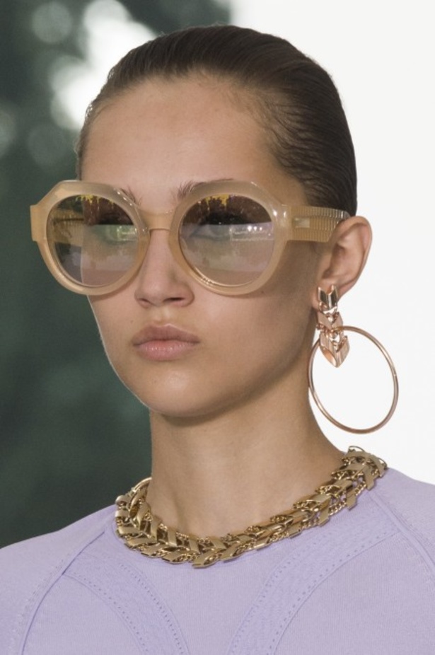 مجموعة روبيرتو كافالي لموسم ربيع وصيف 2018