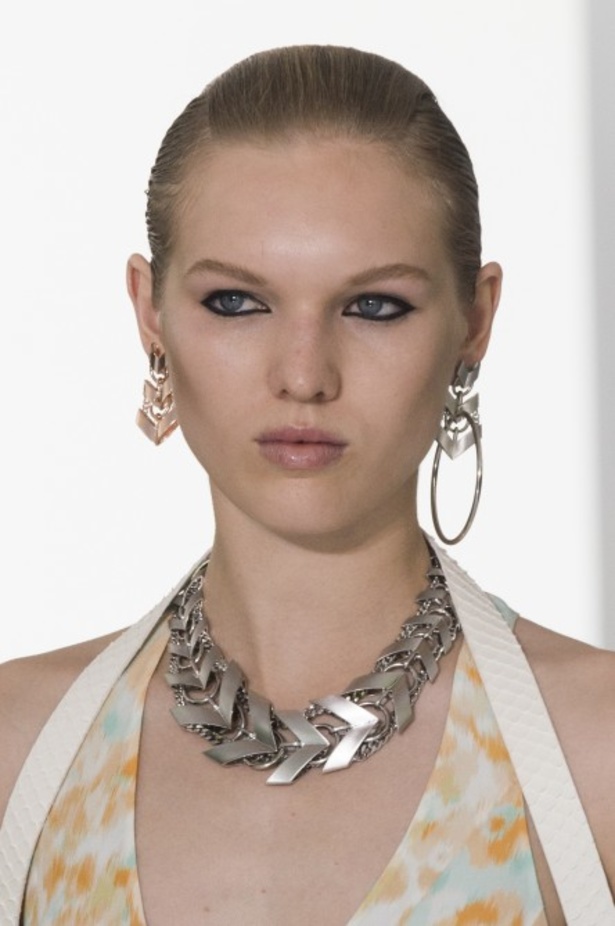 مجموعة روبيرتو كافالي لموسم ربيع وصيف 2018