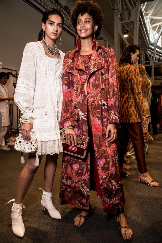 عرض أزياء “ايترو” Etro لربيع وصيف 2018 !