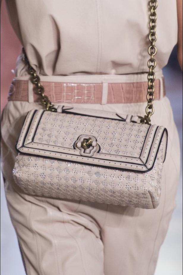 مجموعة “بوتيغا فينيتا” للأزياء لربيع وصيف 2018 !