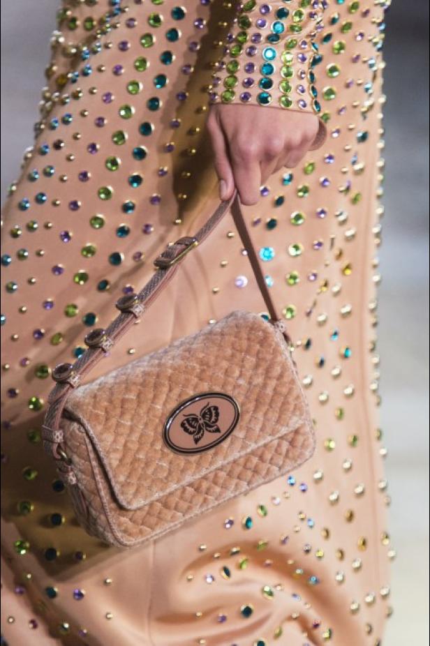 مجموعة “بوتيغا فينيتا” للأزياء لربيع وصيف 2018 !