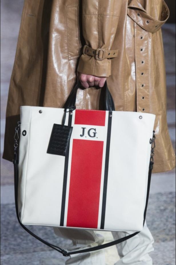 مجموعة “بوتيغا فينيتا” للأزياء لربيع وصيف 2018 !