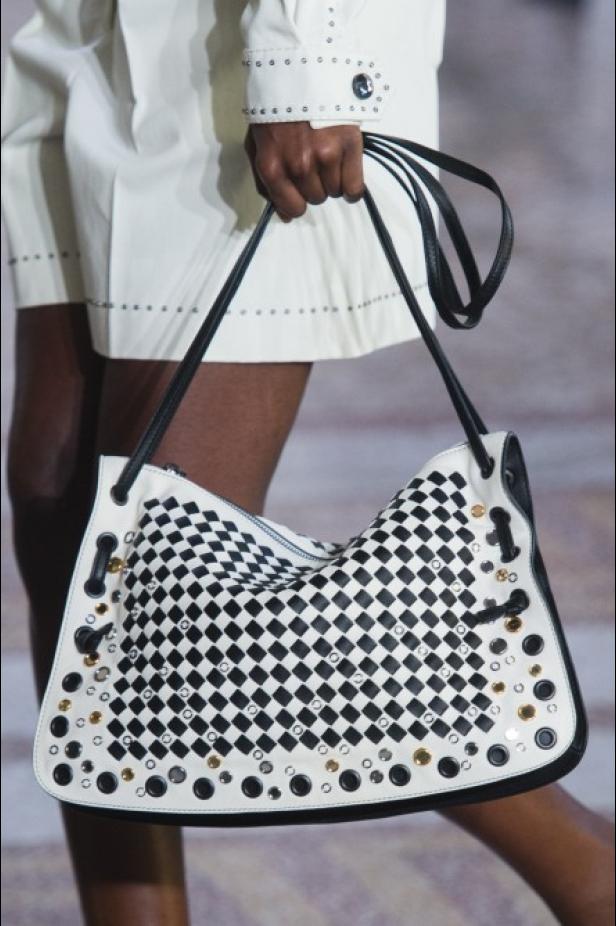 مجموعة “بوتيغا فينيتا” للأزياء لربيع وصيف 2018 !