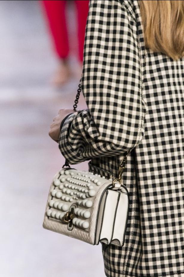 مجموعة “بوتيغا فينيتا” للأزياء لربيع وصيف 2018 !