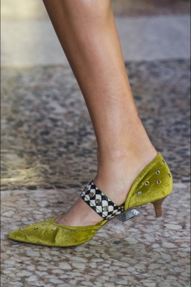 مجموعة “بوتيغا فينيتا” للأزياء لربيع وصيف 2018 !