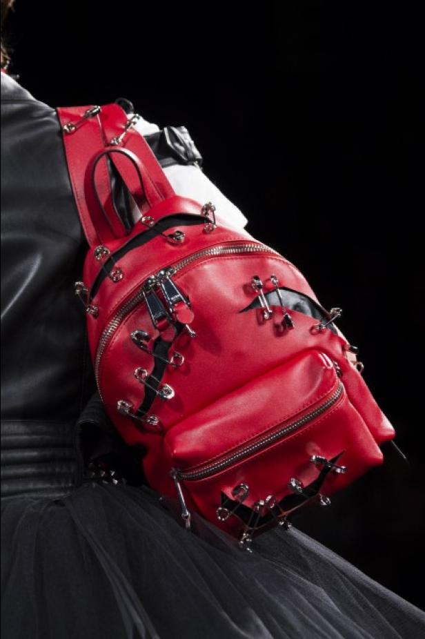 مجموعة Moschino لربيع وصيف 2018