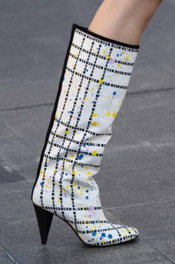 عرض أزياء MSGM لموسمي ربيع وصيف 2018 !