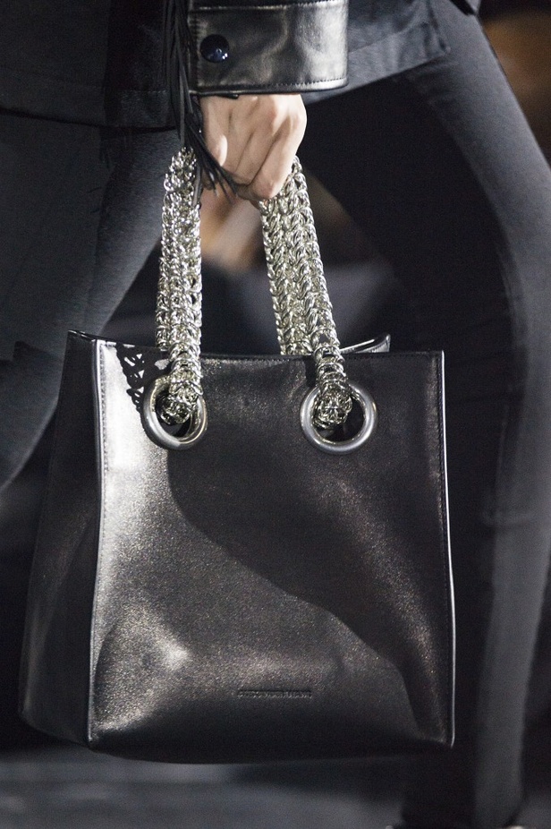 أناقة الأسود مع ألكسندر وانغ لخريف و شتاء 2017