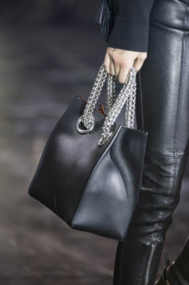 أناقة الأسود مع ألكسندر وانغ لخريف و شتاء 2017