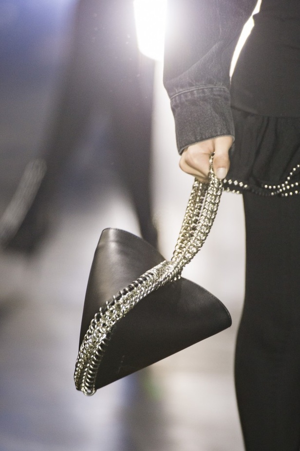 أناقة الأسود مع ألكسندر وانغ لخريف و شتاء 2017