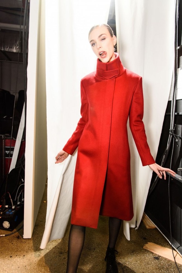 كارولينا هيريرا تقدّم تصاميم كلاسيكية لخريف وشتاء 2017