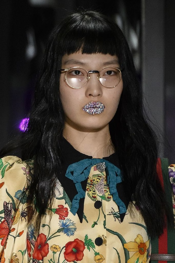 الازياء المشجرة بالوان مبهجة احدث موضة من دار غوتشي في شتاء 2018