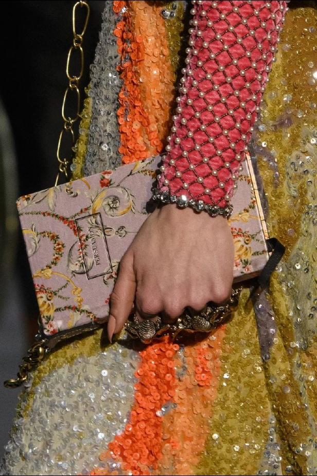 الازياء المشجرة بالوان مبهجة احدث موضة من دار غوتشي في شتاء 2018