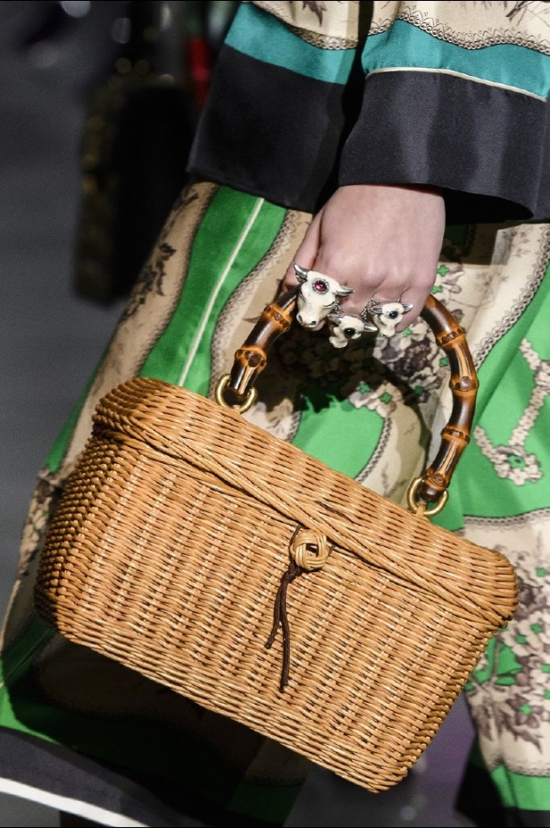 الازياء المشجرة بالوان مبهجة احدث موضة من دار غوتشي في شتاء 2018