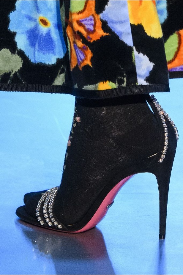 الازياء المشجرة بالوان مبهجة احدث موضة من دار غوتشي في شتاء 2018