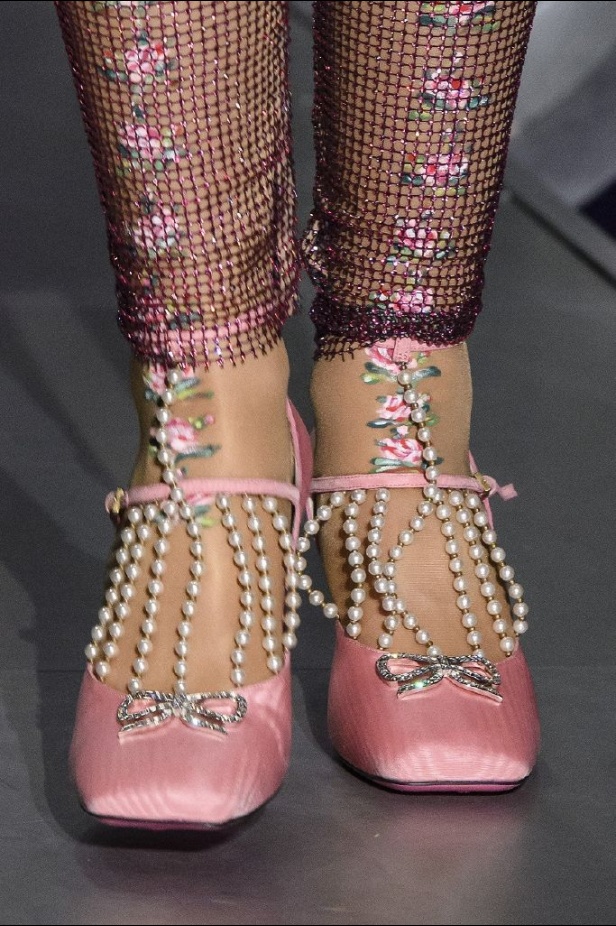 الازياء المشجرة بالوان مبهجة احدث موضة من دار غوتشي في شتاء 2018