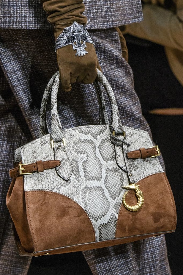 عرض أزياء Trussardi لخريف وشتاء ٢٠١٧!