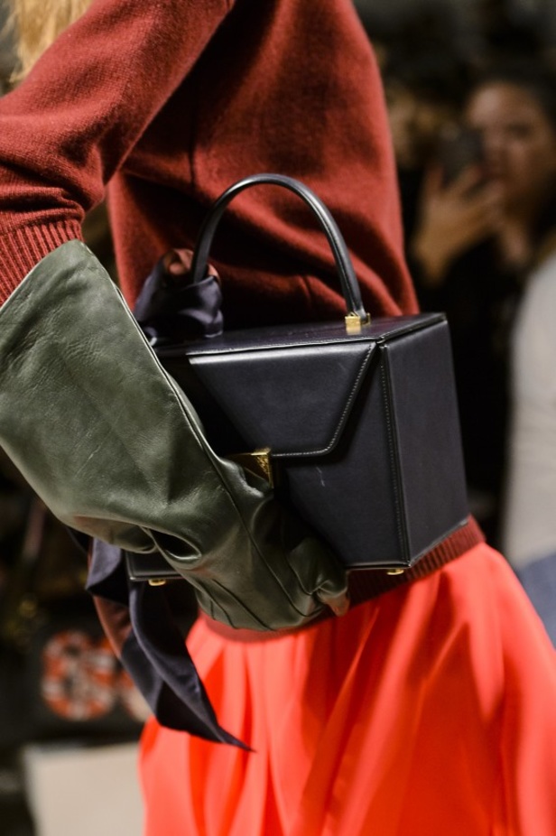 مجموعة فيكتوريا بيكهام للألبسة الجاهزة لخريف و شتاء 2017