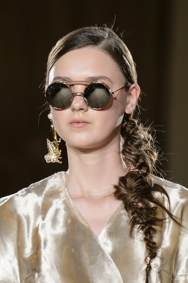 عرض أزياء كريستيان سيريانو لموسم خريف 2017