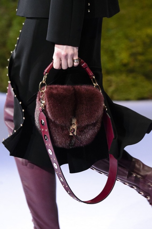 عرض أزياء كريستيان سيريانو لموسم خريف 2017