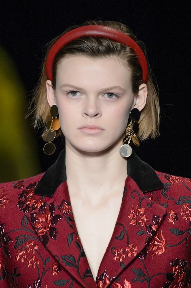 عرض أزياء كريستيان سيريانو لموسم خريف 2017