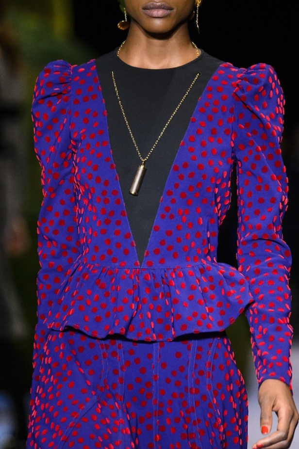 عرض أزياء كريستيان سيريانو لموسم خريف 2017