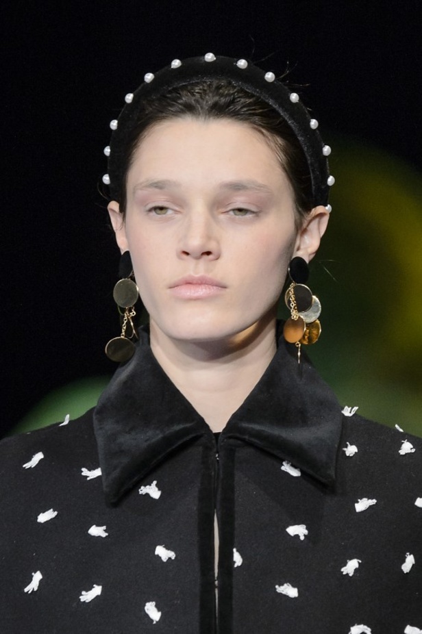 عرض أزياء كريستيان سيريانو لموسم خريف 2017