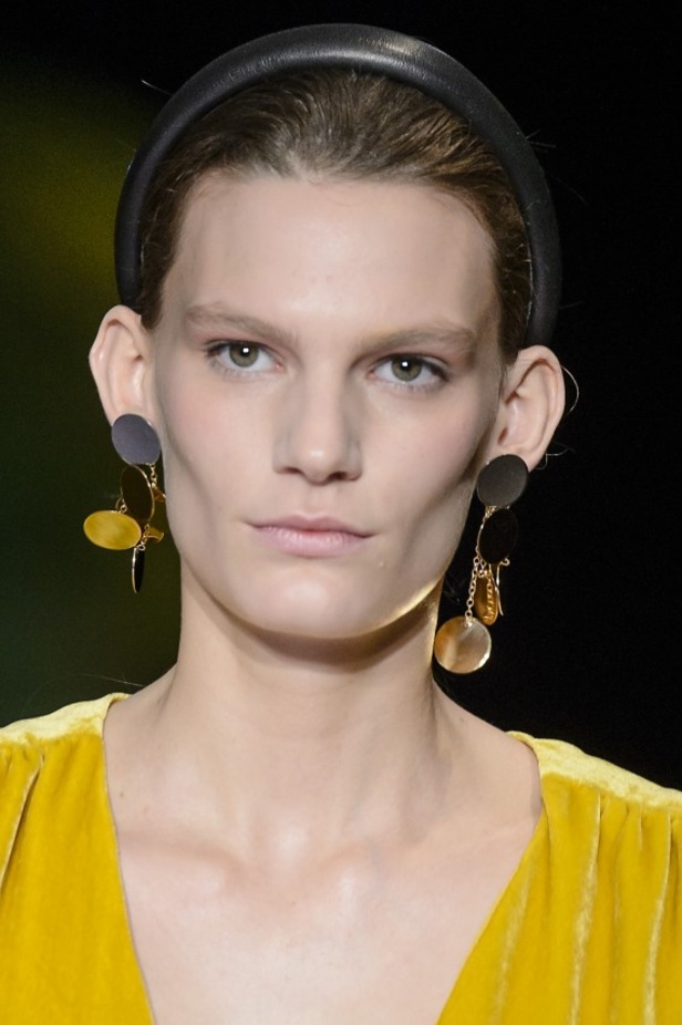 عرض أزياء كريستيان سيريانو لموسم خريف 2017