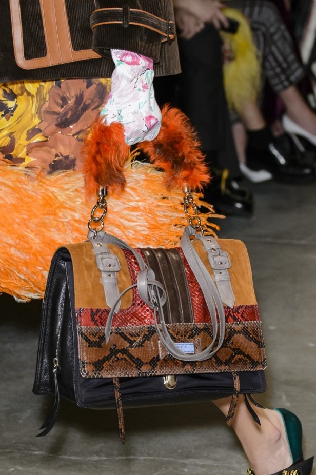 عرض أزياء Prada لخريف ٢٠١٧ !